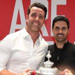 Edu berfoto dengan Mikel Arteta