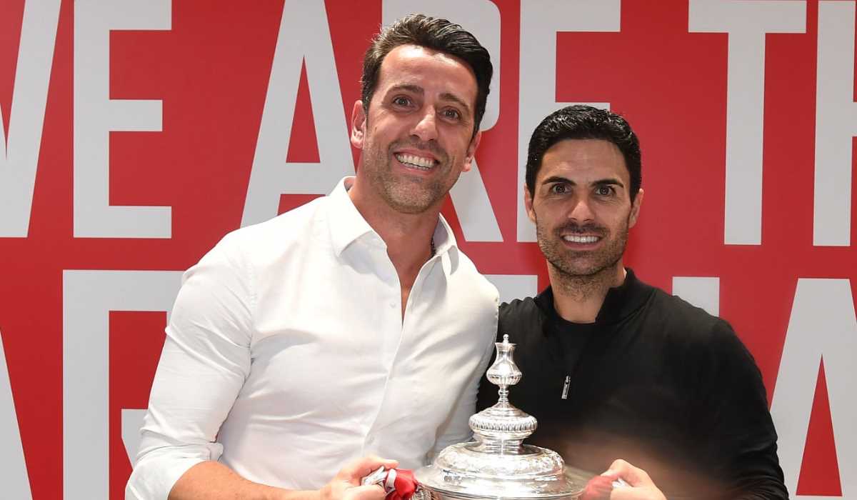 Edu berfoto dengan Mikel Arteta