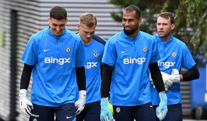 Empat penjaga gawang Chelsea bersiap untuk latihan