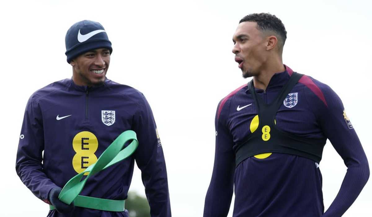 Jude Bellingham bersama Trent Alexander-Arnold di latihan Inggris