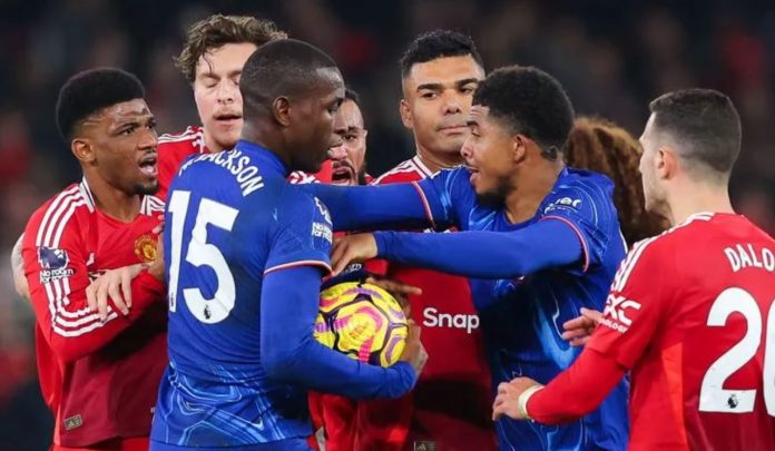 Keributan antar pemain terjadi saat laga antara Manchester United dan Chelsea di Liga Inggris