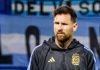 Lionel Messi dengan jaket timnas Argentina