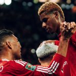 Marcus Rashford dan Casemiro merayakan gol bersama