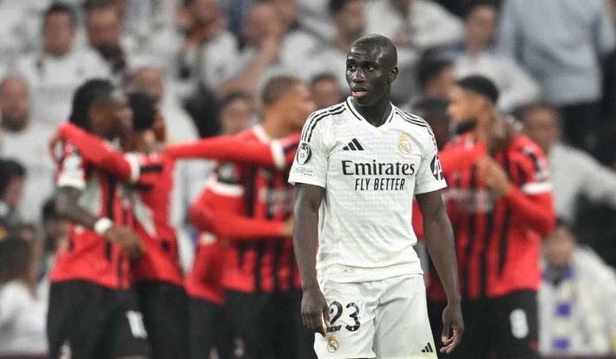 Reaksi Ferland Mendy saat pemain Milan rayakan gol