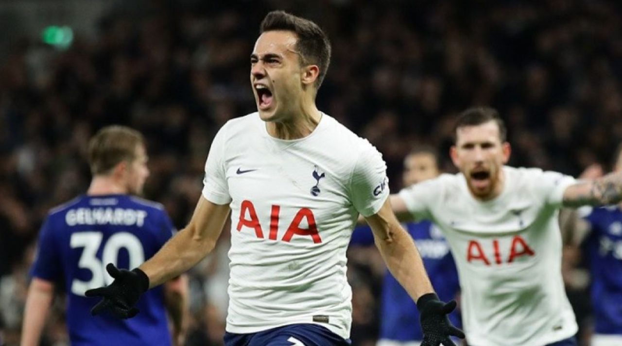 Sergio Reguilón pemain Tottenham Hotspur