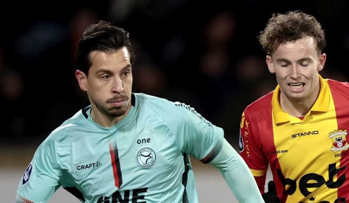 Thom Haye di laga Almere City vs Go Ahead Eagles