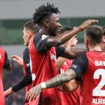 para pemain Bayer Leverkusen rayakan gol