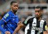 Alexander Isak berduel dengan Tosin Adarabioyo