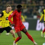 Alphonso Davies saat membela Bayern Munchen hadapi Borussia Dortmund