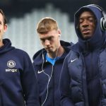 Ben Chilwell berjalan bersama Noni Madueke