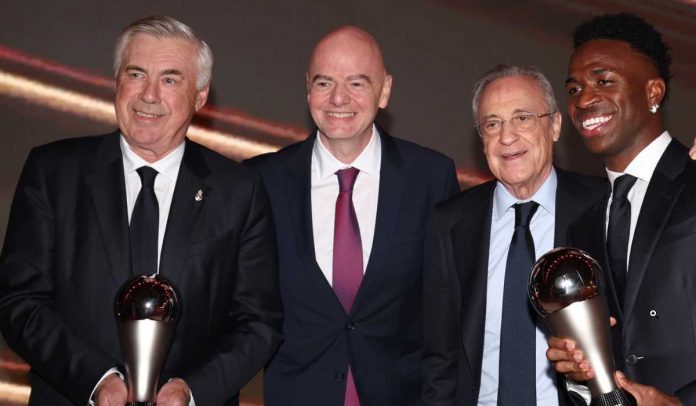 Carlo Ancelotti, Gianni Infantino, Florentino Perez, dan Vinicius Junior berfoto bersama