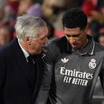 Carlo Ancelotti berbicara dengan Jude Bellingham