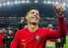 Cristiano Ronaldo menyapa fans usai pertandingan Portugal