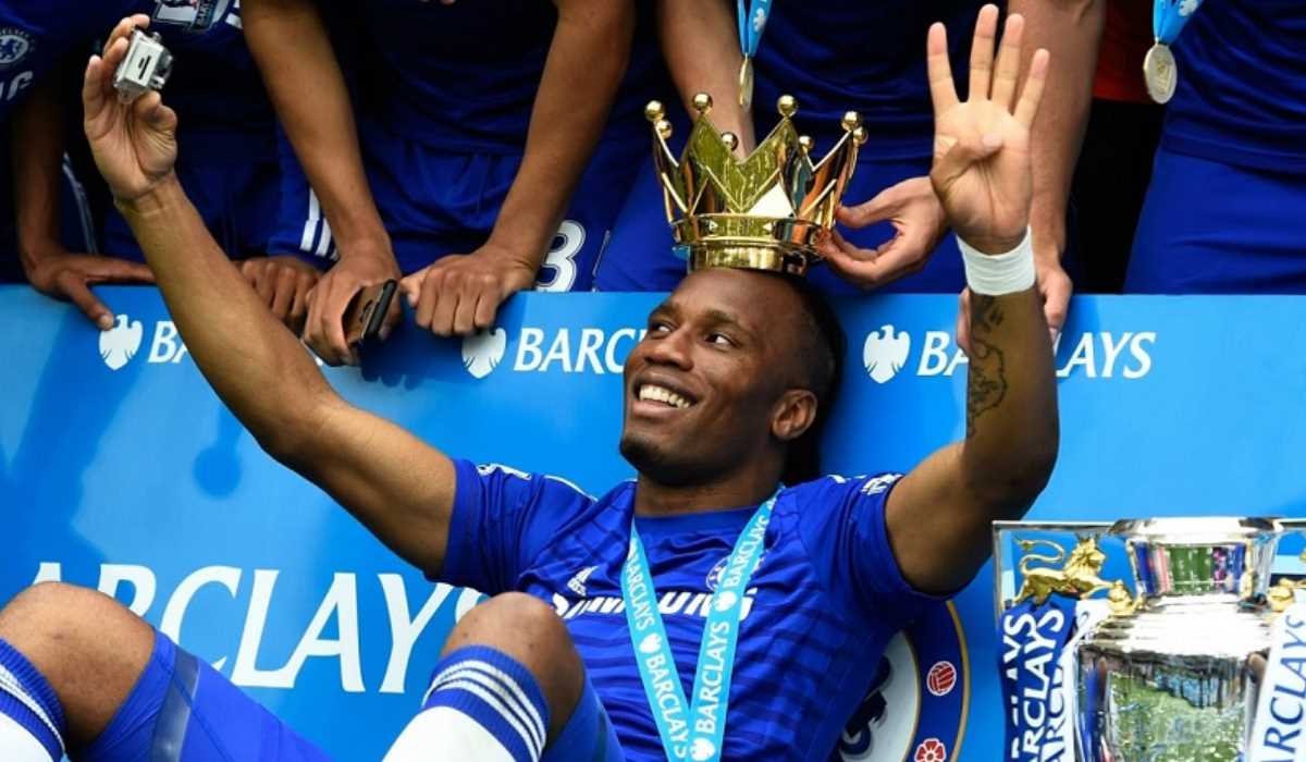 Didier Drogba saat merayakan gelar Premier League