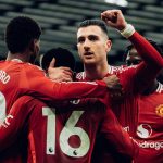 Diogo Dalot merayakan gol Manchester United bersama rekan-rekannya