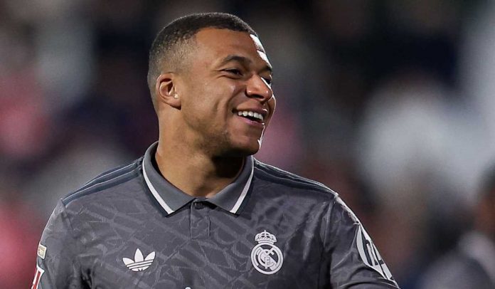 Kylian Mbappe bereaksi senang di laga kontra Girona