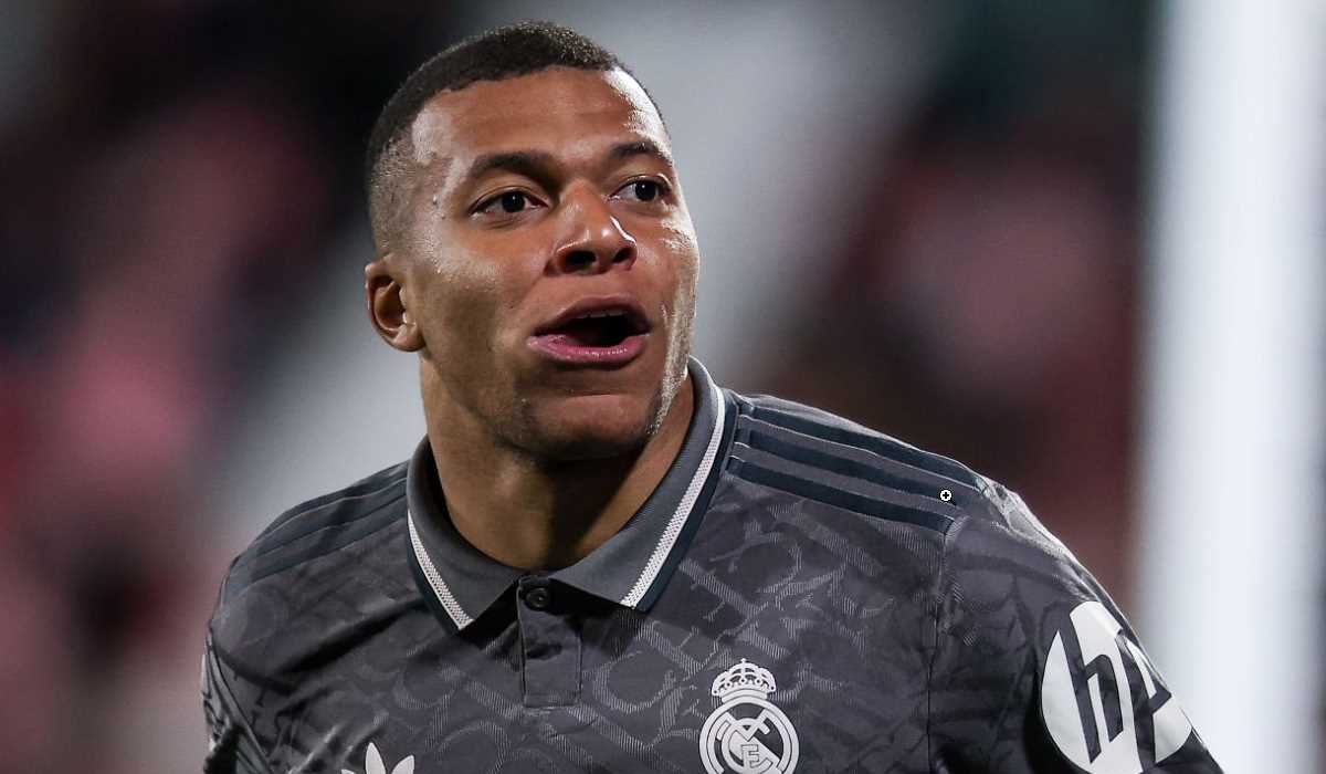 Kylian Mbappe berselebrasi atas golnya untuk Real Madrid