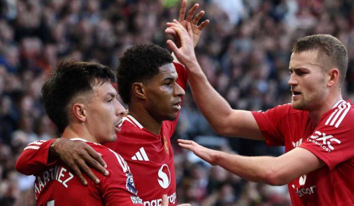 Lisandro Martinez bersama Marcus Rashford dab Matthijs de Ligt