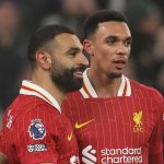 Mohamed Salah dan Trent Alexander-Arnold merayakan gol