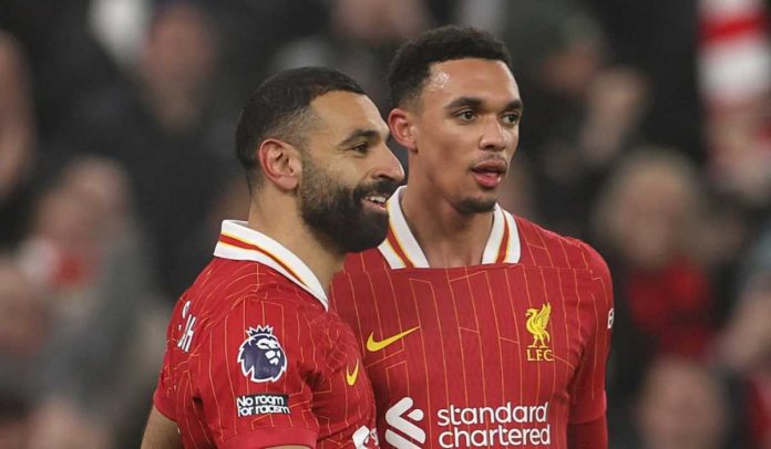 Mohamed Salah dan Trent Alexander-Arnold merayakan gol