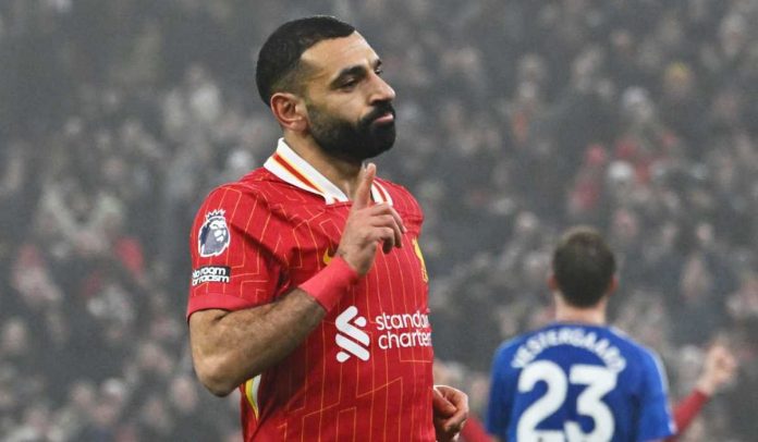 Mohamed Salah merayakan gol ke gawang Leicester