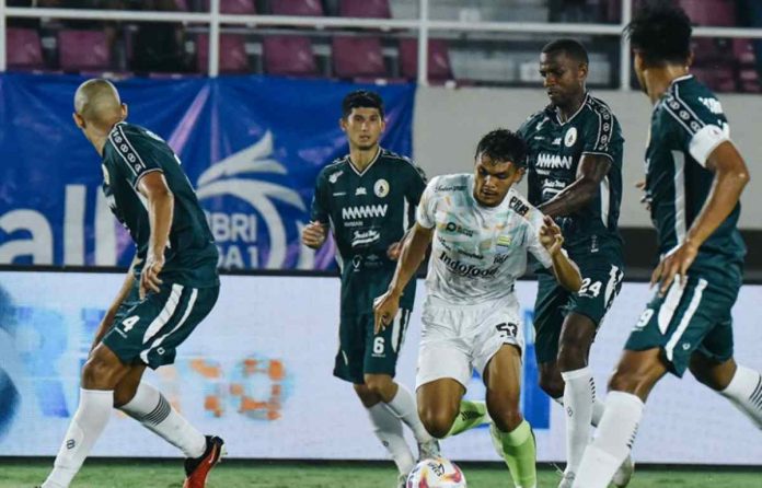 PSS Sleman menjamu Persib Bandung di pekan ke-13 Liga 1