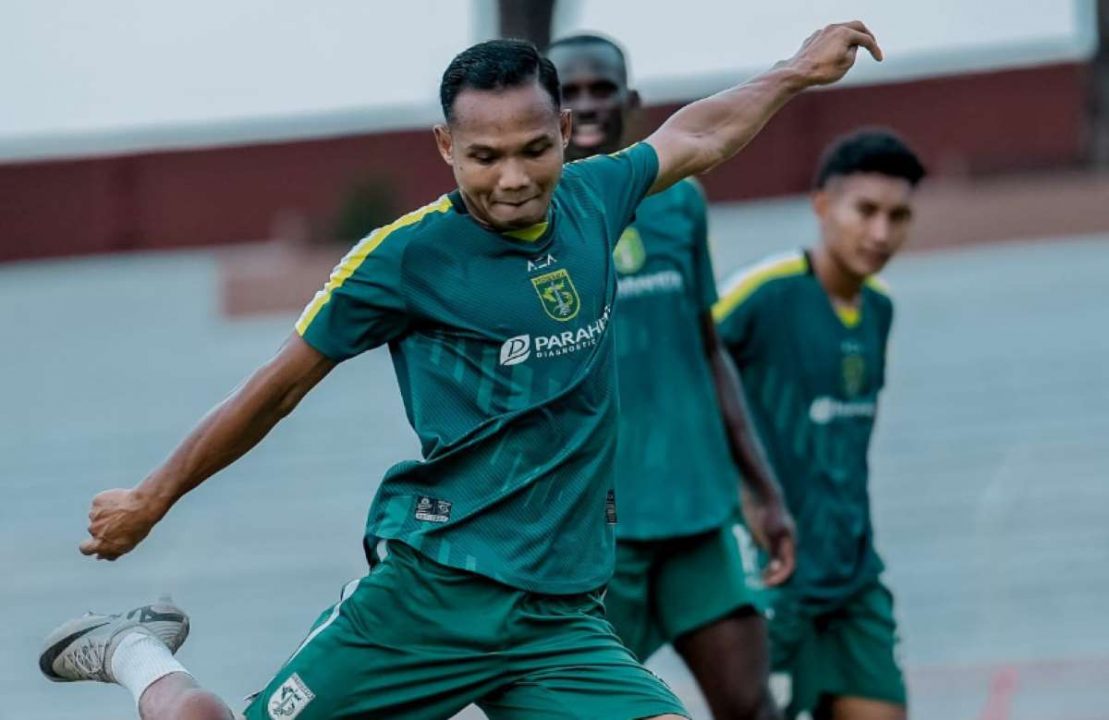 Pemain Persebaya dalam sebuah sesi latihan di Liga 1 musim ini