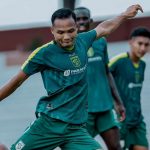 Pemain Persebaya dalam sebuah sesi latihan di Liga 1 musim ini