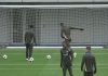 Pemain sepak bola Manchester City saat berlatih crossbar challange