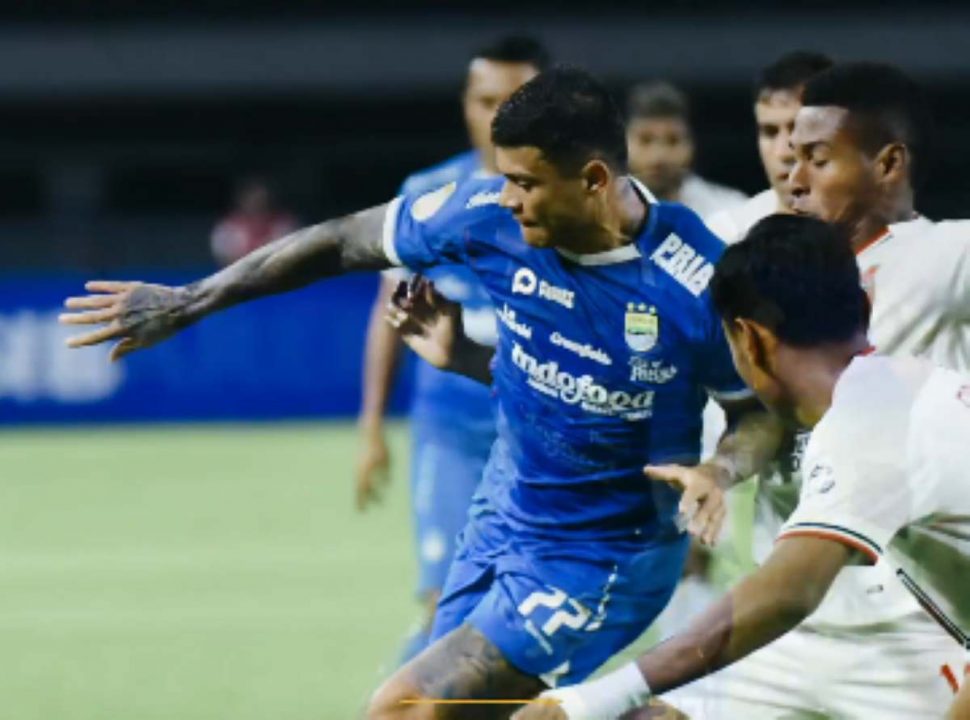 Persib bandung menjamu Malut UNited di pekan ke-14