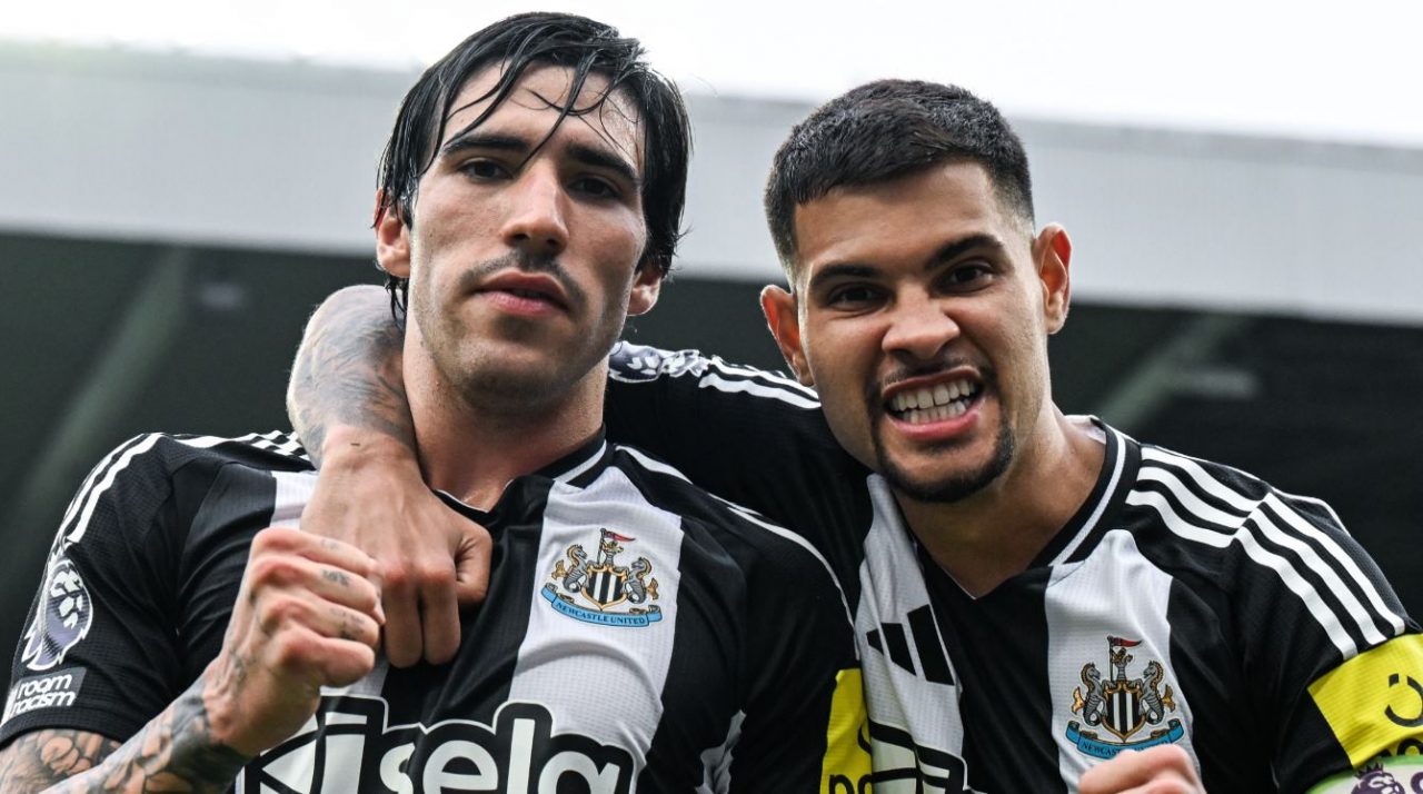 Sandro Tonali dan Alexander Isak pemain bola Newcastle United