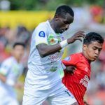Semen Padang menjamu Persebaya Surabaya di pekan ke-15 Liga 1