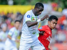 Semen Padang menjamu Persebaya Surabaya di pekan ke-15 Liga 1