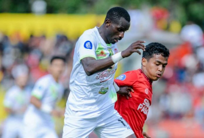 Semen Padang menjamu Persebaya Surabaya di pekan ke-15 Liga 1