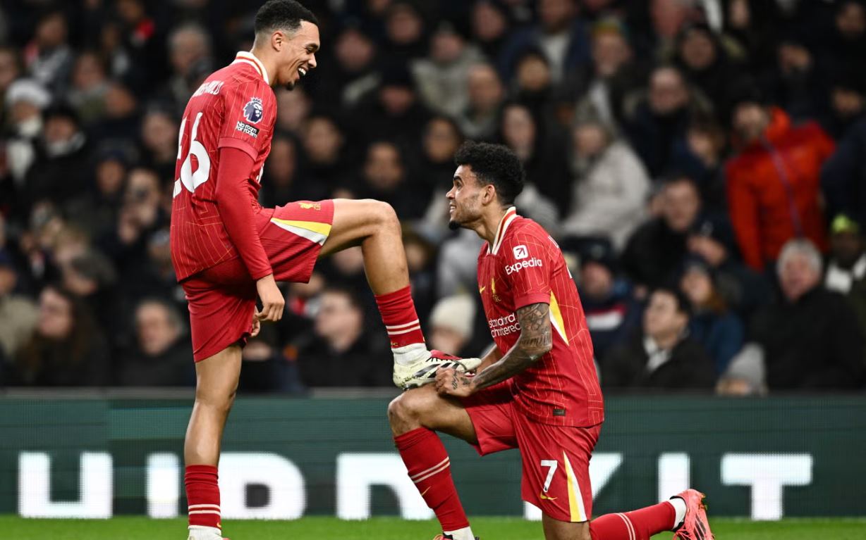 Trent Alexander-Arnold dan Luis Diaz pemain Liverpool