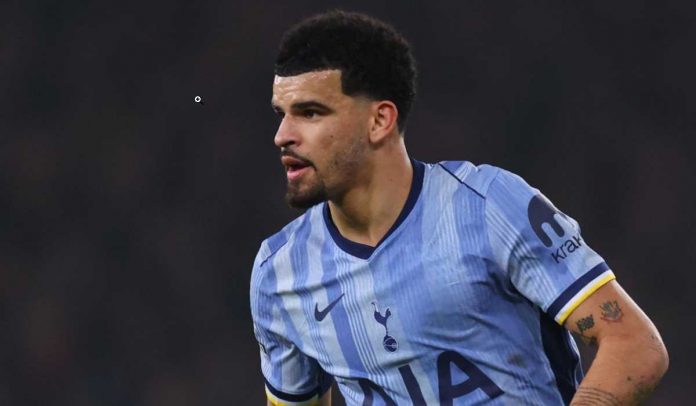 Aksi Dominic Solanke selama laga Arsenal vs Tottenham Hotspur di Premier League