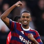 Alexander Isak merayakan golnya untuk Newcastle United'
