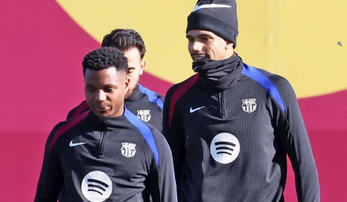 Ansu Fati bersama Ronald Araujo di sesi latihan Barcelona