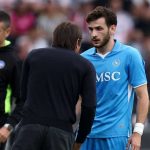 Antonio Conte memberi instruksi pada Khvicha Kvaratskheila