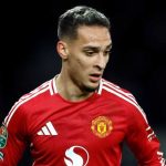 Antony saat beraksi untuk Manchester United di laga Piala Liga Inggris