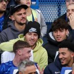 Ben Chilwell di bangku cadangan Chelsea bersama Cole Palmer dan Jadon Sancho