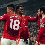 Casemiro bersama Bruno Fernandes dan Marcus Rashford dalam selebrasi gol