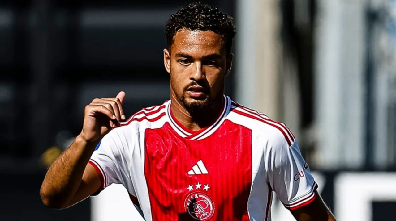 Devyne Rensch pemain bertahan Ajax Amsterdam