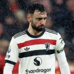 Gestur Bruno Fernandes selama laga Liverpool vs Manchester United