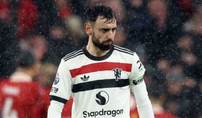 Gestur Bruno Fernandes selama laga Liverpool vs Manchester United