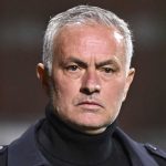 Gestur Jose Mourinho saat mendampingi Fenerbahce