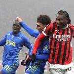 Goglichidze berebut bola dengan Rafael Leao dalam duel Empoli vs AC Milan
