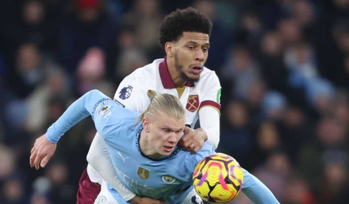 Jean-Clair Todibo mengawal Erling Haaland di laga West Ham vs Manchester City