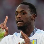 John Duran merayakan golnya untuk Aston Villa