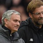 Jose Mourinho berbicara dengan Jurgen Klopp